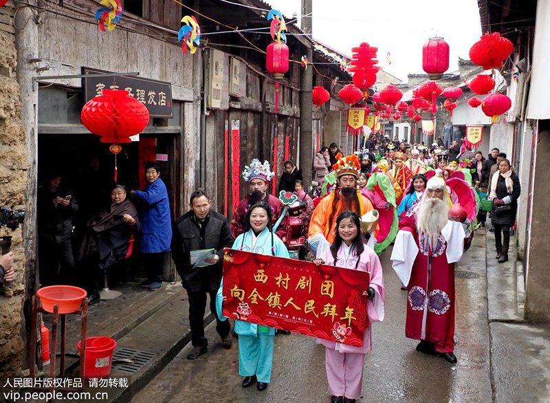 春节将至，安徽宁国港口镇空气中满溢着喜庆和年味儿。